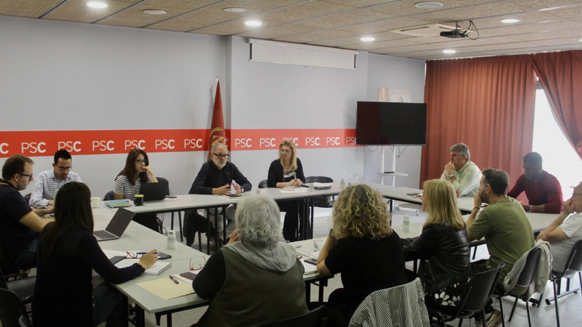 Imagen de la reunión de los miembros de la candidatura.