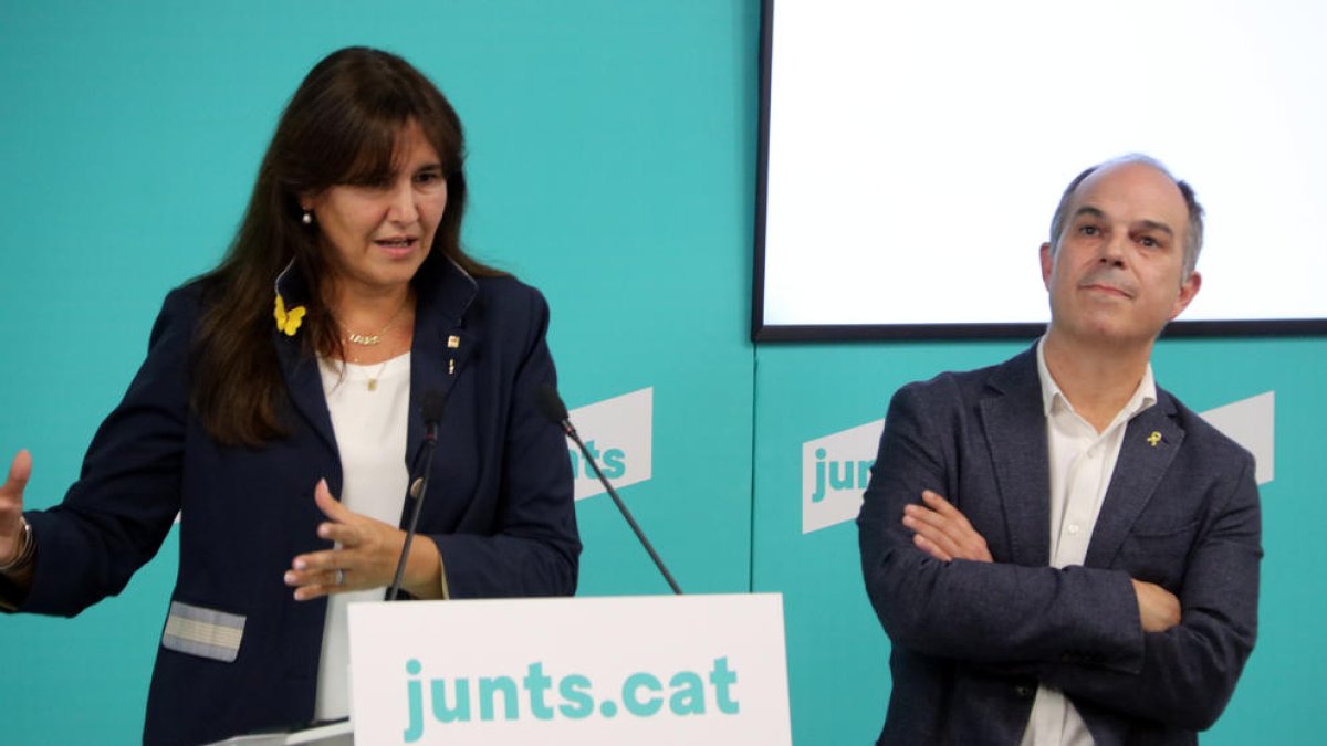 Laura Borràs i Jordi Turull en roda de premsa després de la reunió de l'executiva de Junts