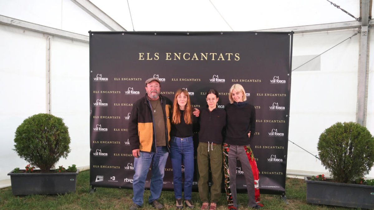 Directora y protagonistas, en el preestreno en La Pobleta de Bellveí.