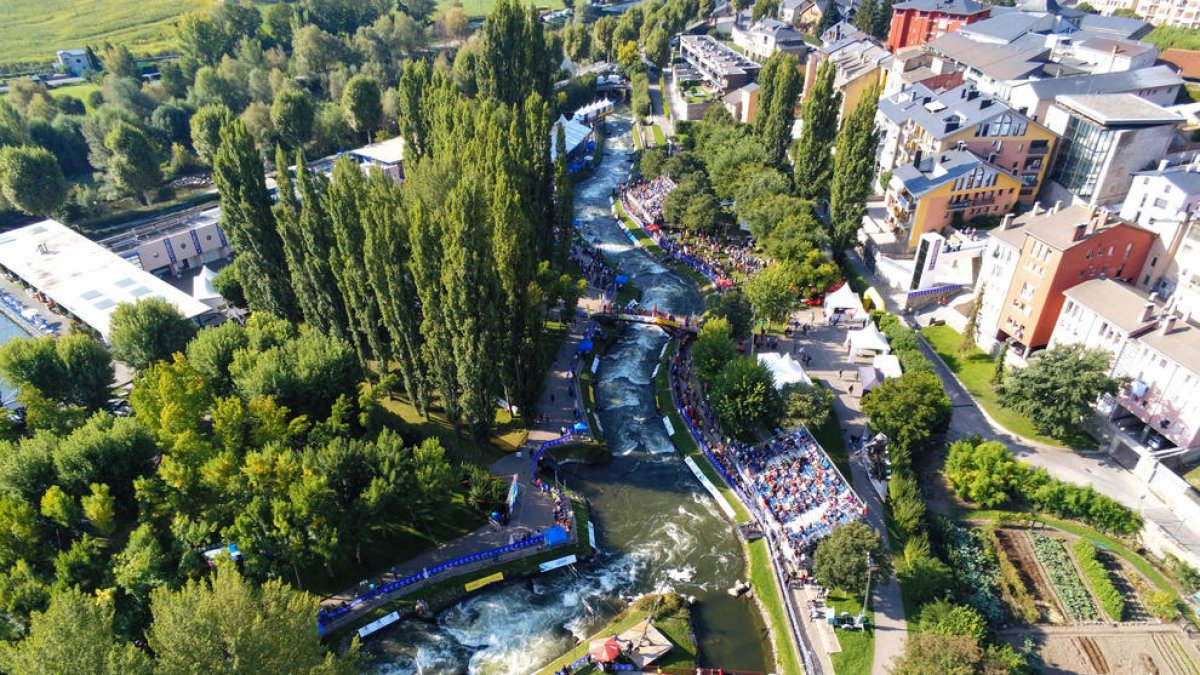 Una vista aérea del canal olímpico del Parc del Segre.