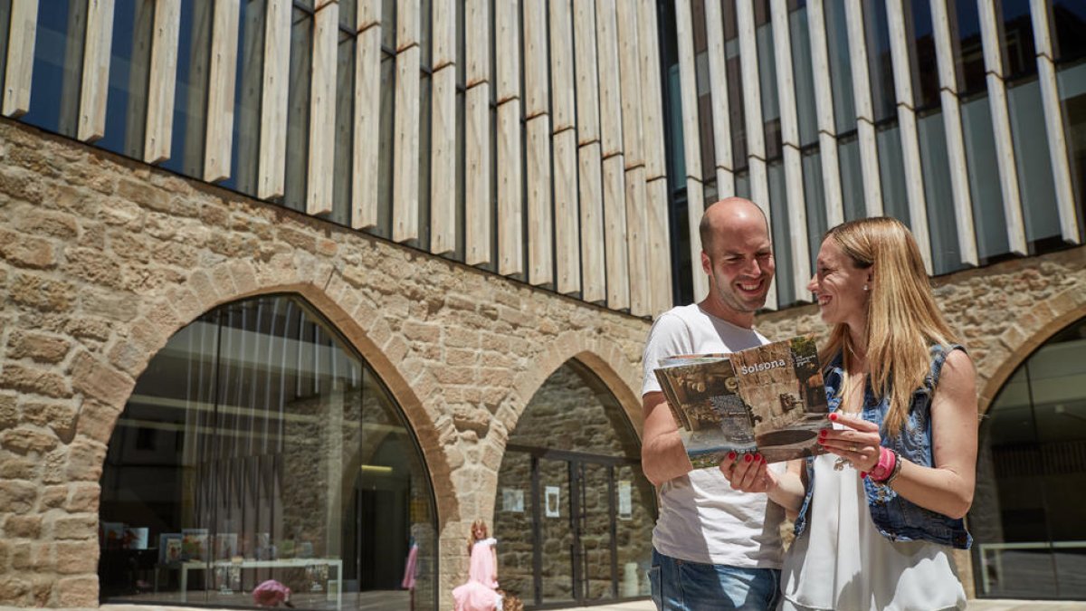 Turistes al centre de Solsona.