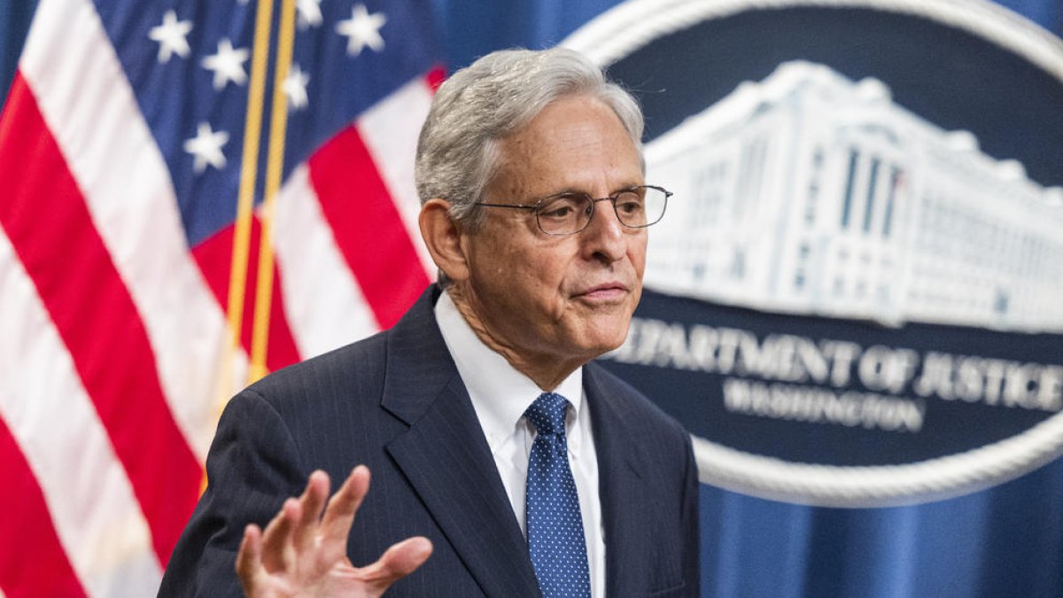 El fiscal general de Estados Unidos, Merrick Garland, asumió ayer la orden de registro.