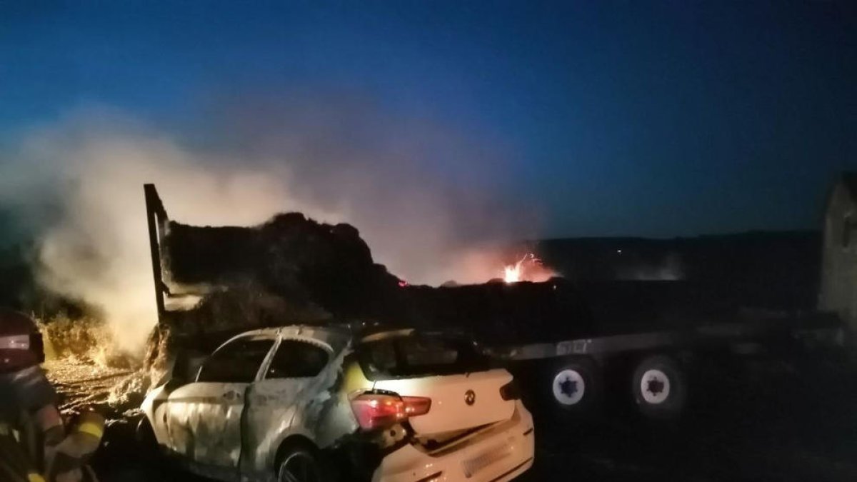 Un accidente de tráfico causa un incendio de vegetación en Puiggròs