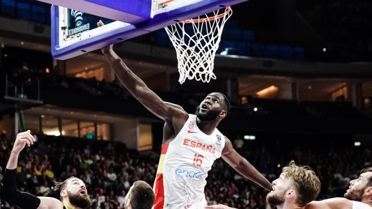 Usman Garuba, durant una acció del partit disputat al Mercedes-Benz Arena de Berlín.