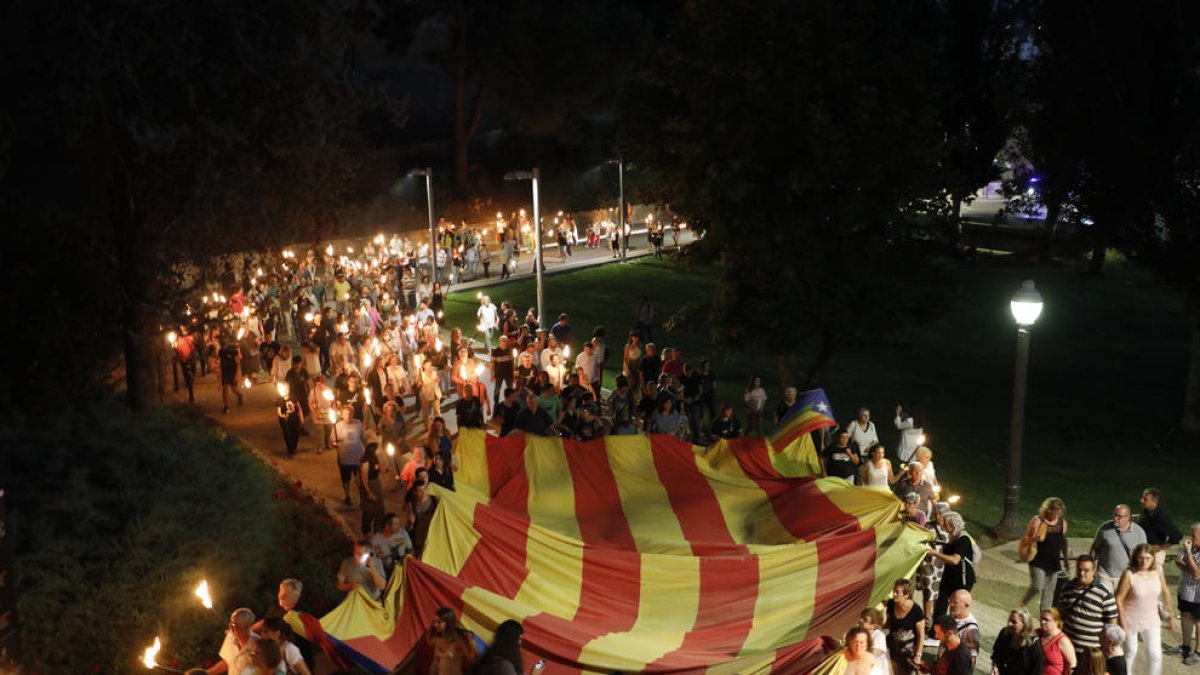 Lleida. La Marxa de Torxes de la ciutat de Lleida va sortir del Roser i va finalitzar a la Seu Vella