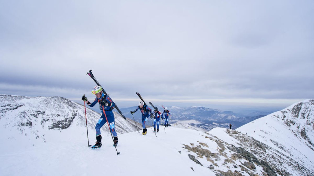 Moment previ de la sortida de la carrera femenina.