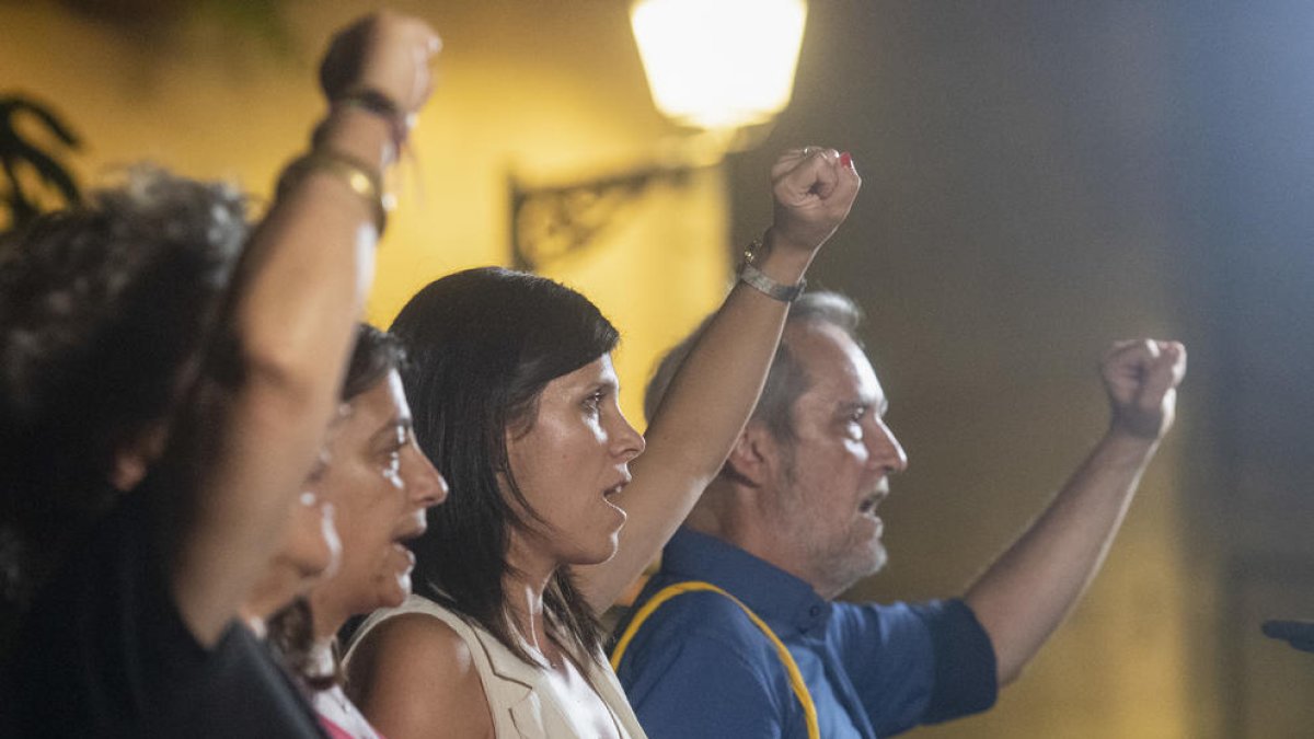 La diputada y vicesecretaria de Esquerra, Marta Vilalta, abucheada anoche mientras participa en el acto independentista de inicio de la Diada en el Fossar de les Moreres.