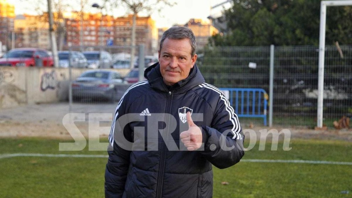Ángel Viadero, nuevo entrenador del Lleida Esportiu, este viernes por la tarde en las instalaciones del club.