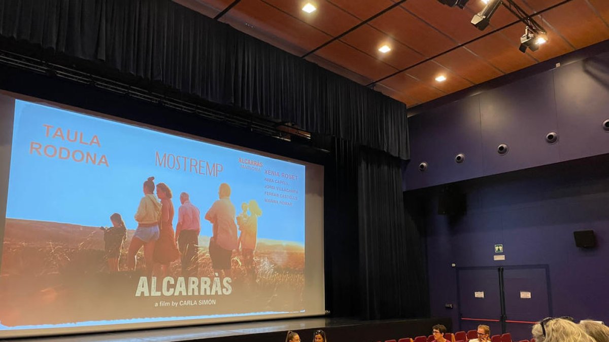 L’actriu Xènia Roset, de la pel·lícula ‘Alcarràs’, va participar en una sessió especial sobre el film.