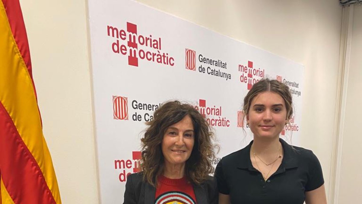 Helena Pubill, de l'institut Guindàvols de Lleida, amb el segon premi de la vuitena edició del Premi de Recerca en Memòria Democràtica