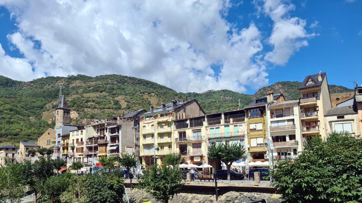 La capital del Pallars Sobirá también padece la falta de vivienda social y de alquiler.