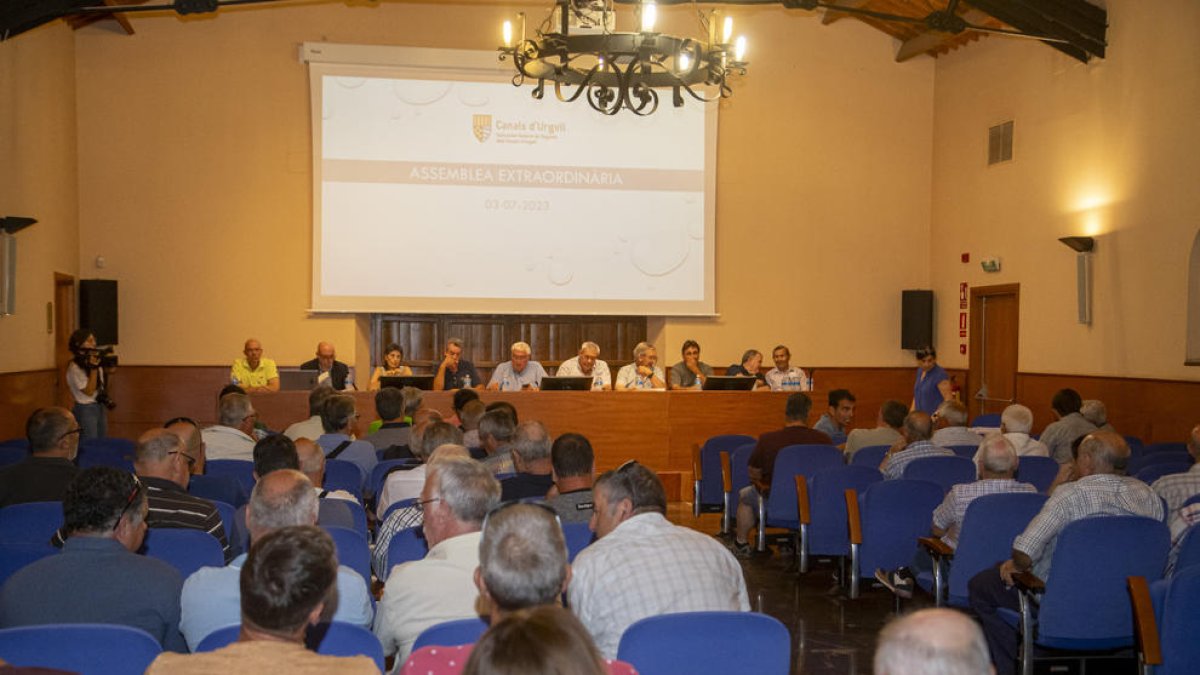 La asamblea se reunió en Mollerussa de forma extraordinaria para decidir el destino de los 50 hm asignados en la junta de desembalse.