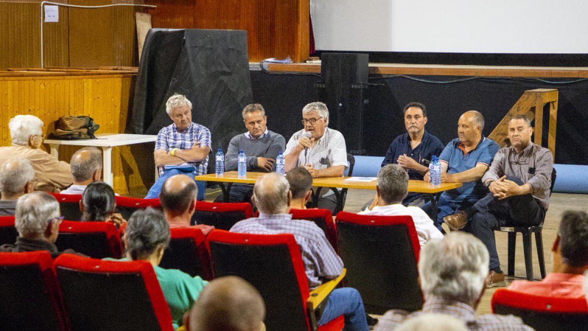 El president dels regants, Josep Maria Jové, va explicar a Castelldans la situació de la zona regable.