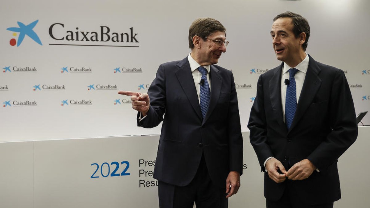 El presidente de CaixaBank, José Ignacio Goirigolzarri, y el consejero del banco, Gonzalo Gortázar.