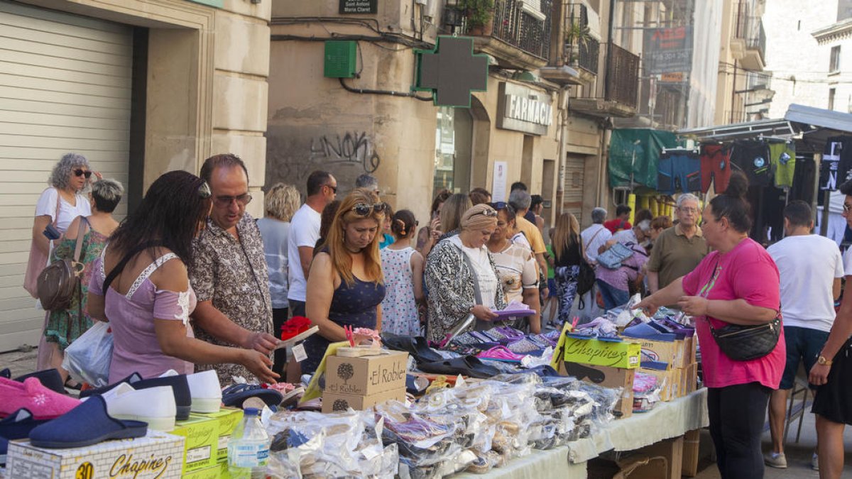 Imagen del mercado de ayer en Tàrrega. 