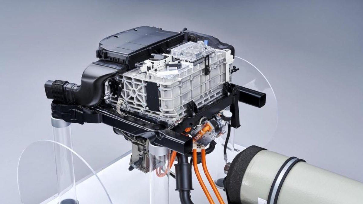 El grup BMW comença la producció de piles de combustible per al BMW IX5 Hydrogen a Munic.