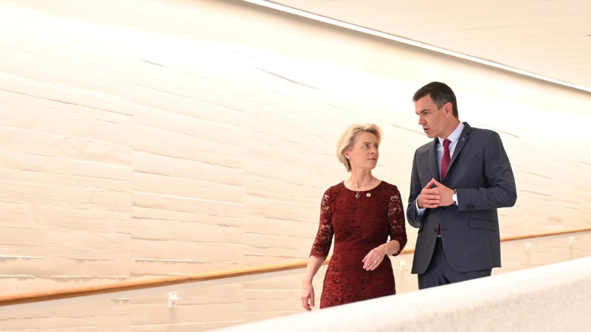 Sánchez y Von der Leyen tras su reunión celebrada en el Museo de las Colecciones Reales.