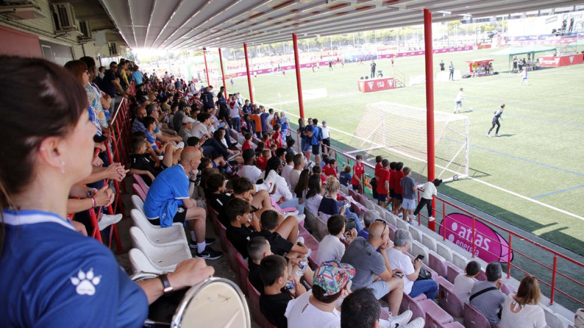 El Ramon Farrús va viure una intensa jornada de futbol amb un gran ambient.