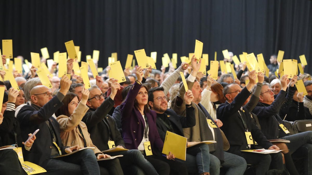 Vilalta i Aragonès –centre–, en el congrés d’ERC a Lleida.