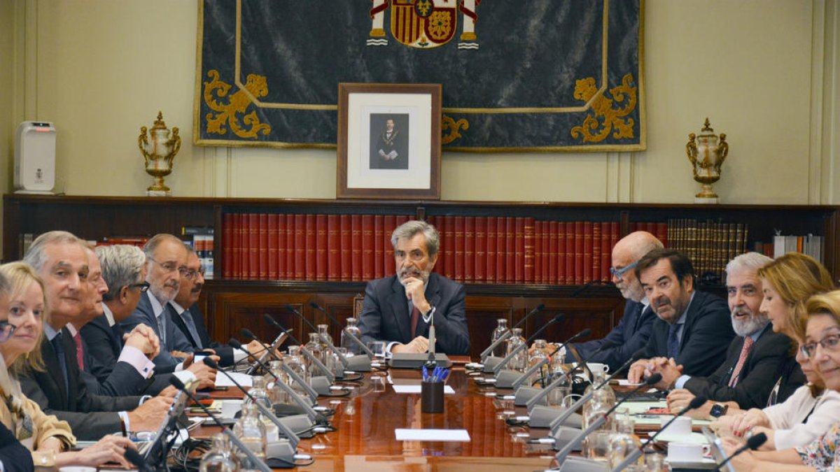 Un pleno extraordinario del Consejo General del Poder Judicial con Carlos Lesmes al frente.