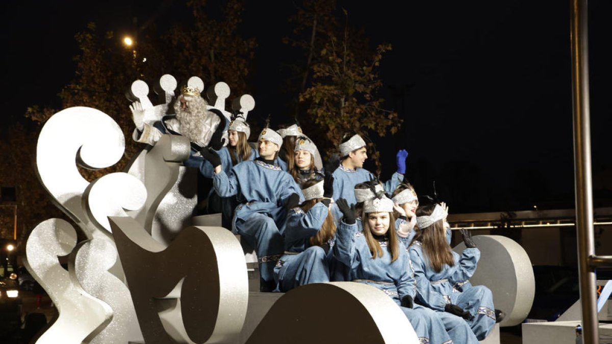 Una de las carrozas de la cabalgata del jueves de Alcarràs.