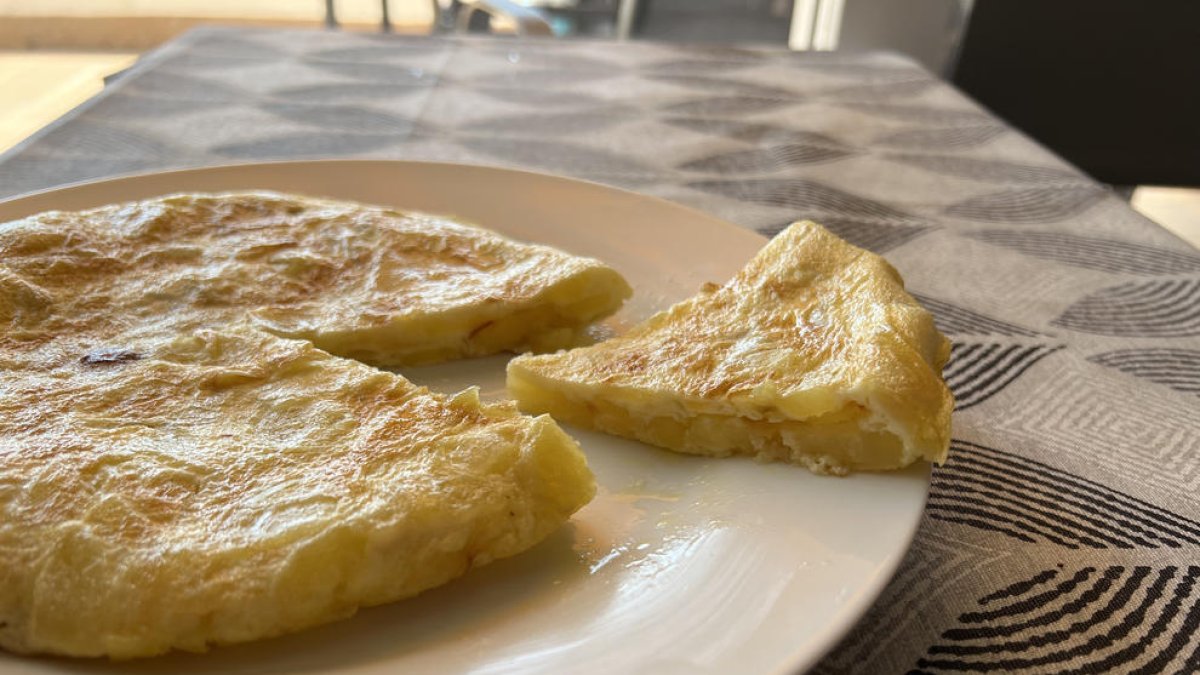 De patates o espanyola, la truita en majúscules