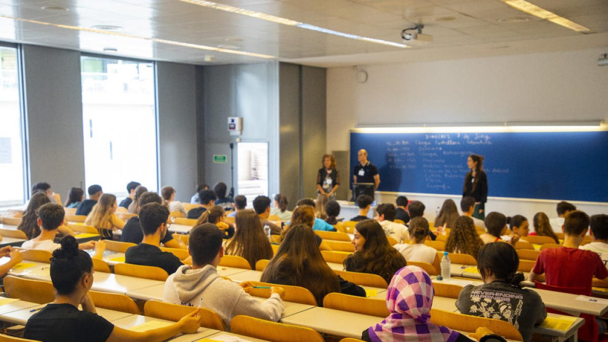 Alumnos durante las pruebas de selectividad en la Universidad de Lleida.