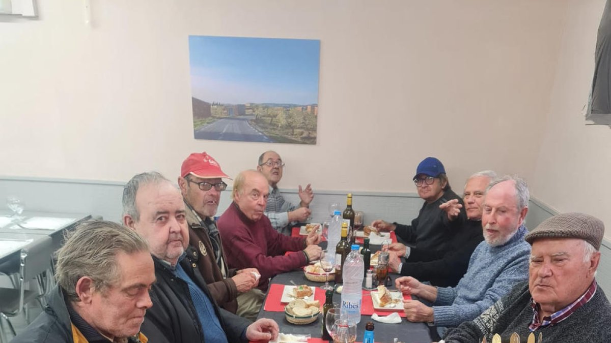 El Bar Casal de L’Albagés reunió a una decena de personas en este entrañable encuentro. 