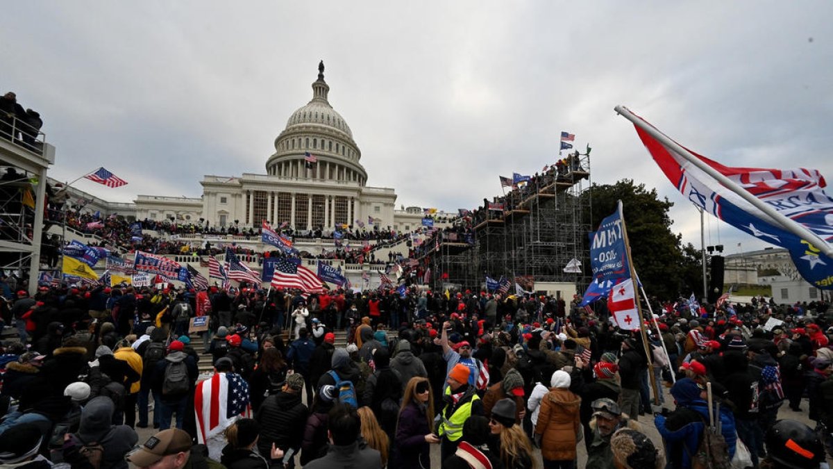 Miles de personas intentaron tomar el Capitolio para impedir la confirmación de la victoria de Biden.