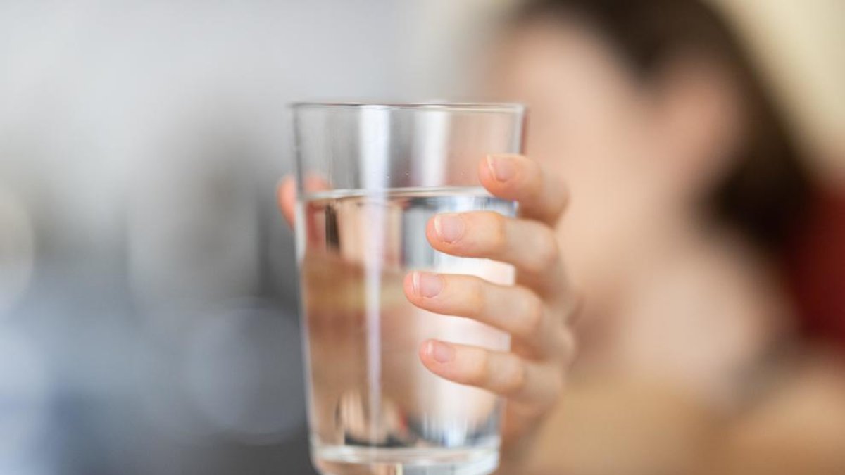 Beure aigua ajuda a prevenir els cops de calor.
