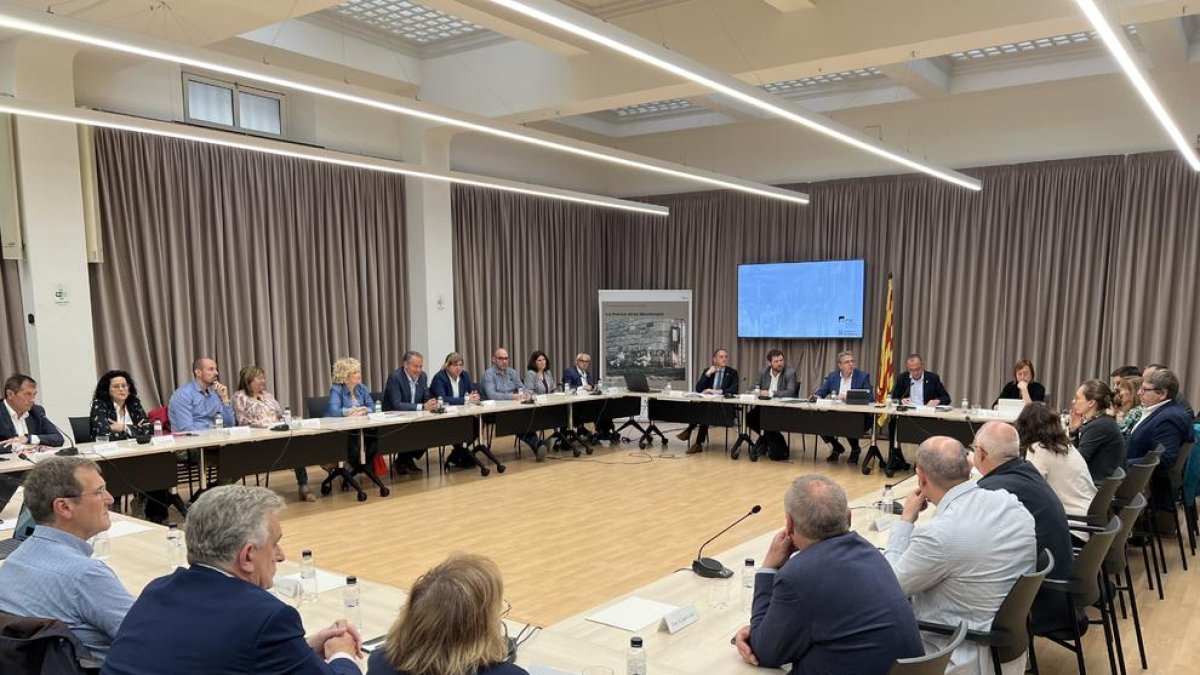 Una imagen de la reunión de la comisión de seguimiento del Plan Rodalies de Lleida que se ha hecho este viernes en la Diputación.