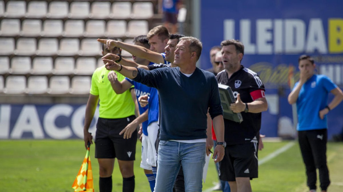 Ángel Viadero, entrenador del Lleida, durante un partido de la pasada temporada.