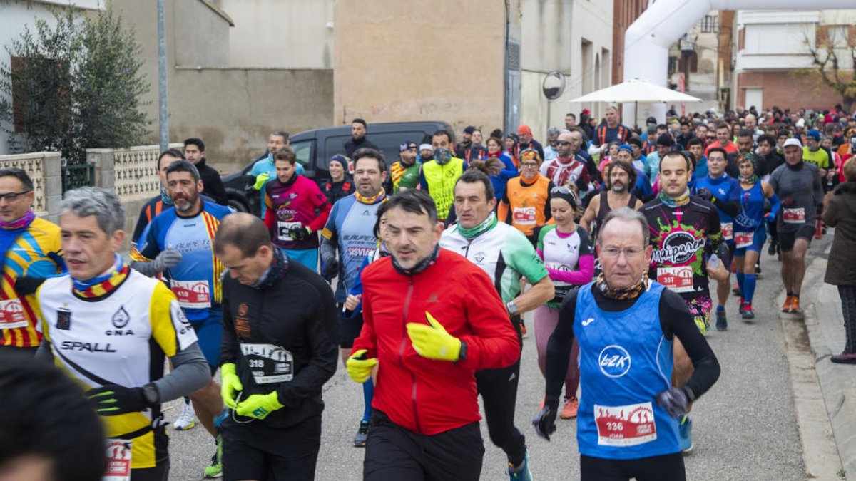 La salida de la cursa y la caminata, ayer a las 10.00 horas. 