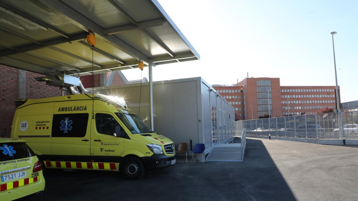 La zona de ambulancias se ha reubicado por el bloque quirúrgico.