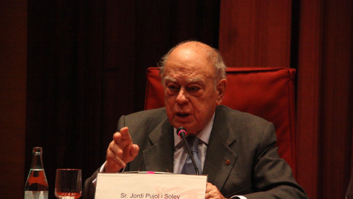 El expresident de la Generalitat Jordi Pujol, que sufrió un ictus el lunes, en el Parlament en 2015.
