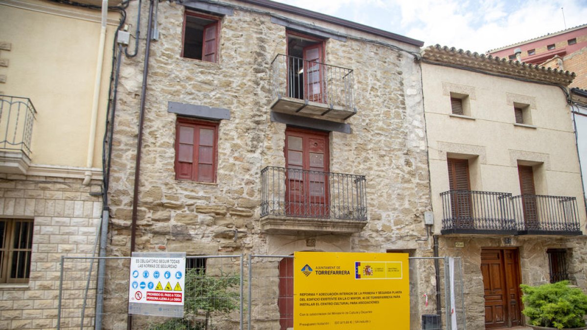 Imatge de l’exterior de l’antiga Casa Sorigué de Torrefarrera, que acollirà un centre cultural.