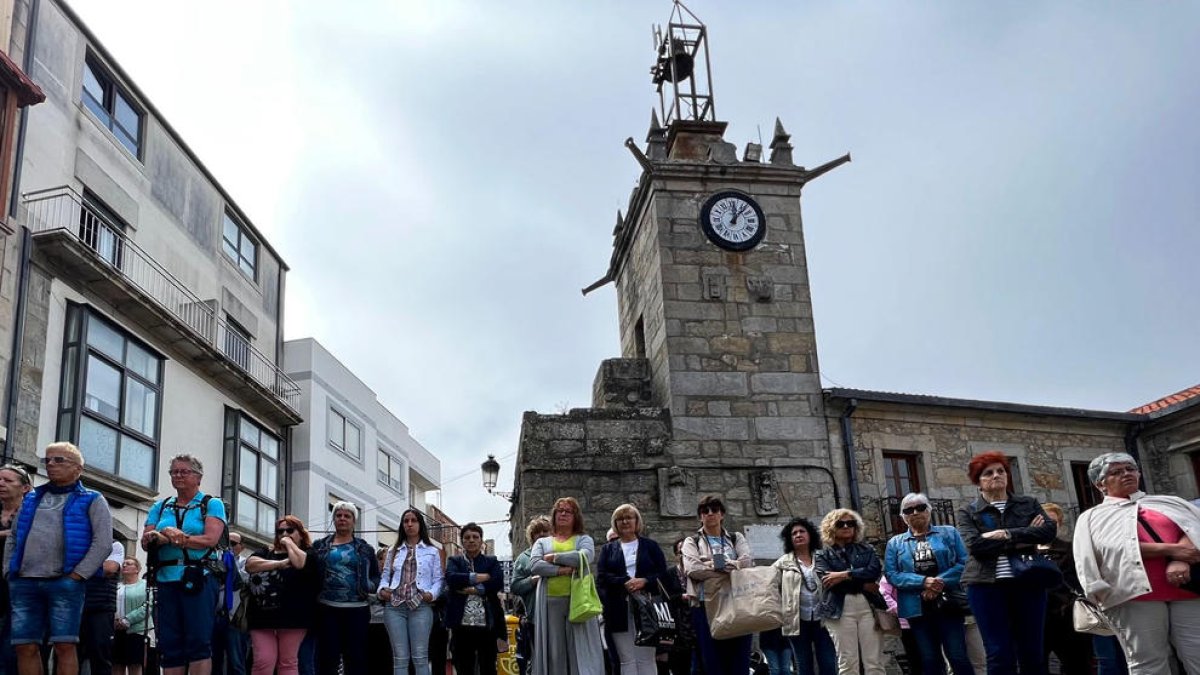 Minuto de silencio en A Guarda (Pontevedra) en repulsa por el crimen machista en un camping de Oia.