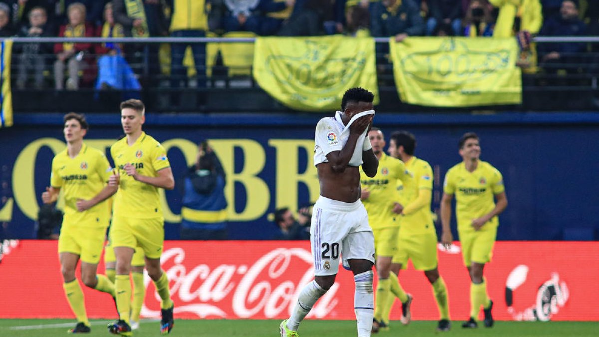 Vinícius es lamenta després del segon gol del Vila-real.