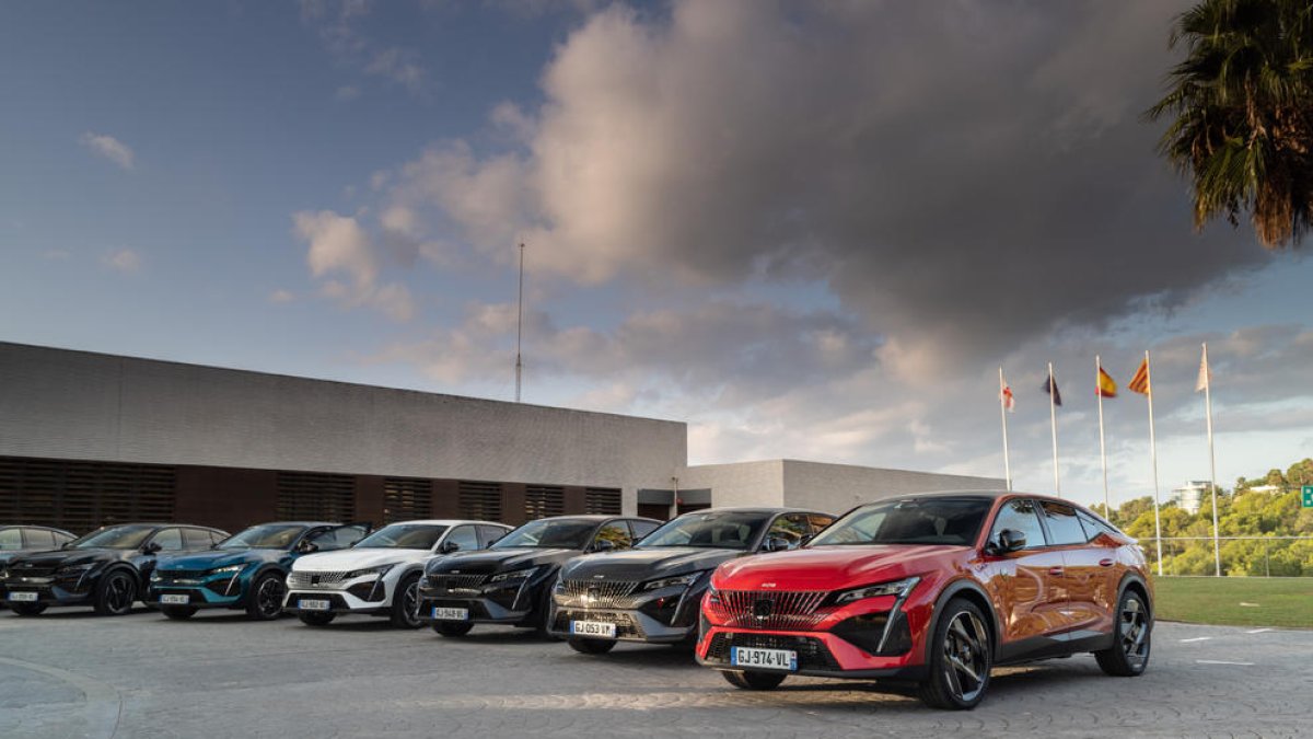 Comptarà com a punt de partida amb dos motoritzacions híbrides endollables de 225 i 180 CV.