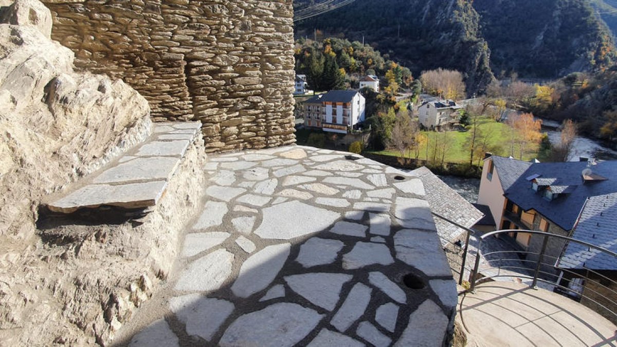 El nuevo mirador de Llavorsí, en la zona del Camí de la Roca con vistas al Noguera Pallaresa.