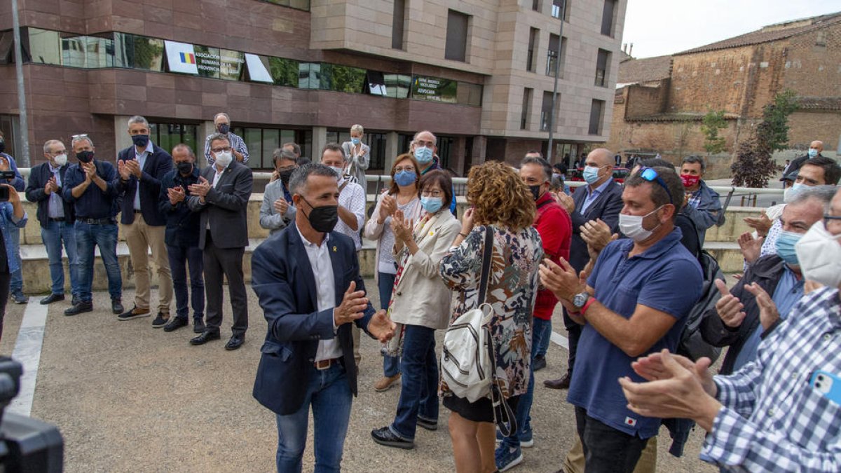 Concentració de suport a Miquel Serra abans del judici de l’any passat per facilitar l’1-O.