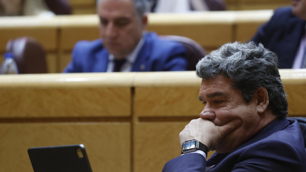 El ministre José Luis Escrivá, ahir durant el ple de Pressupostos al Senat.