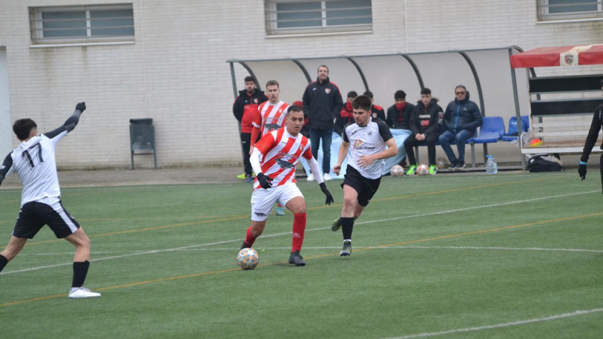 Una acción del partido disputado el sábado en Artesa de Segre.