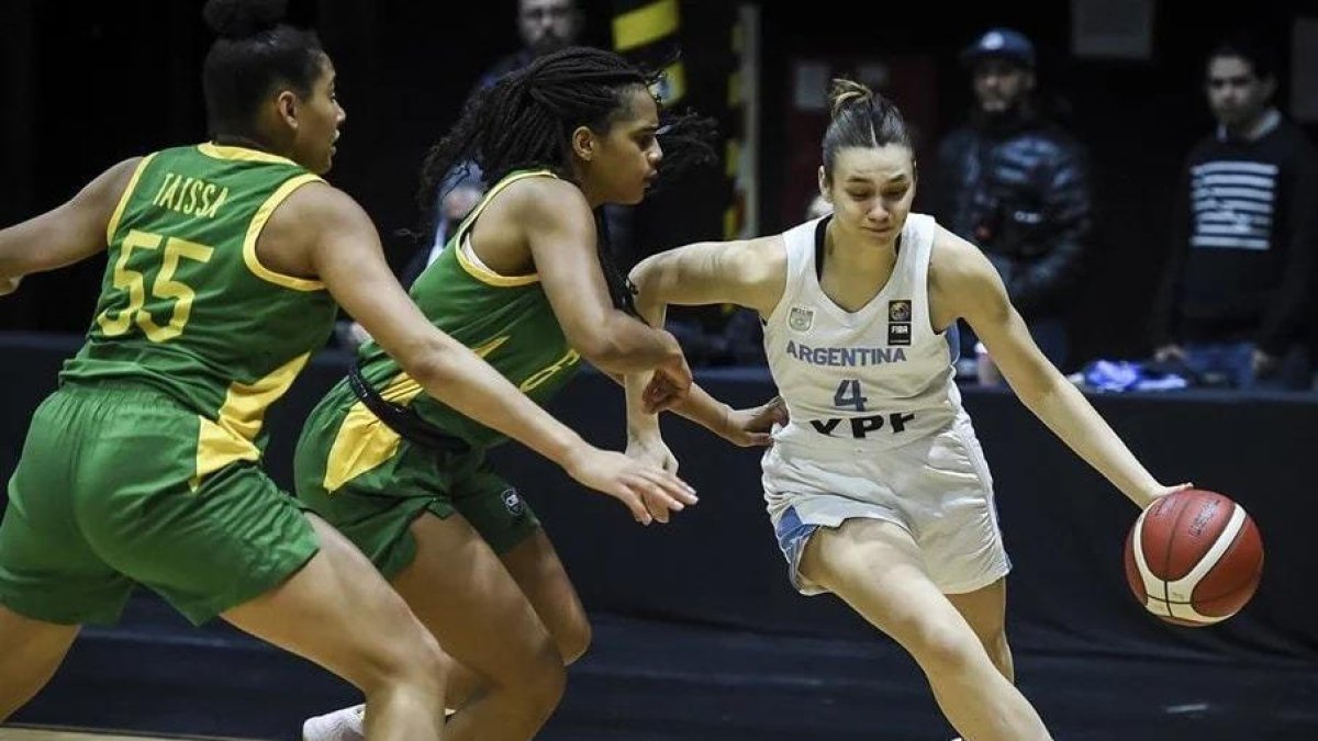 Lara Tribouley, amb Argentina, en un partit contra Brasil.