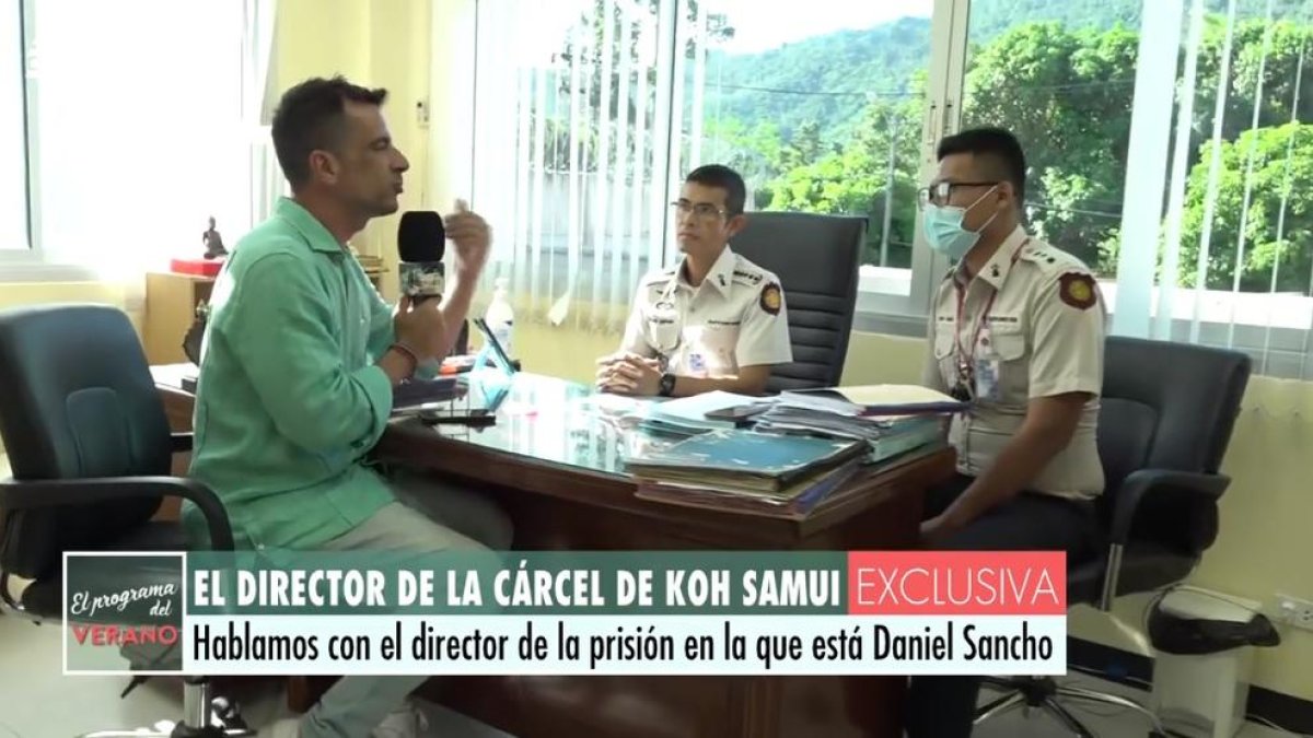 La entrevista al director de la cárcel.