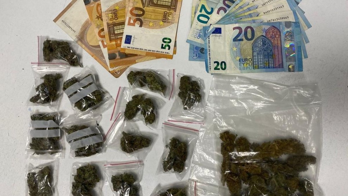 Material decomisado por los Mossos