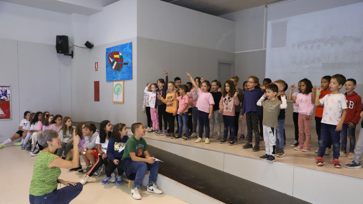 Els més petits de l’Escola Països Catalans de Lleida van interpretar una cançó recuperada el 1930.