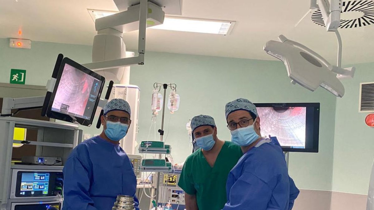 Primera cirurgia de paret abdominal en un centre de Saragossa.