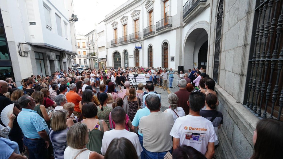 Concentración por el crimen de una mujer en Córdoba el martes.