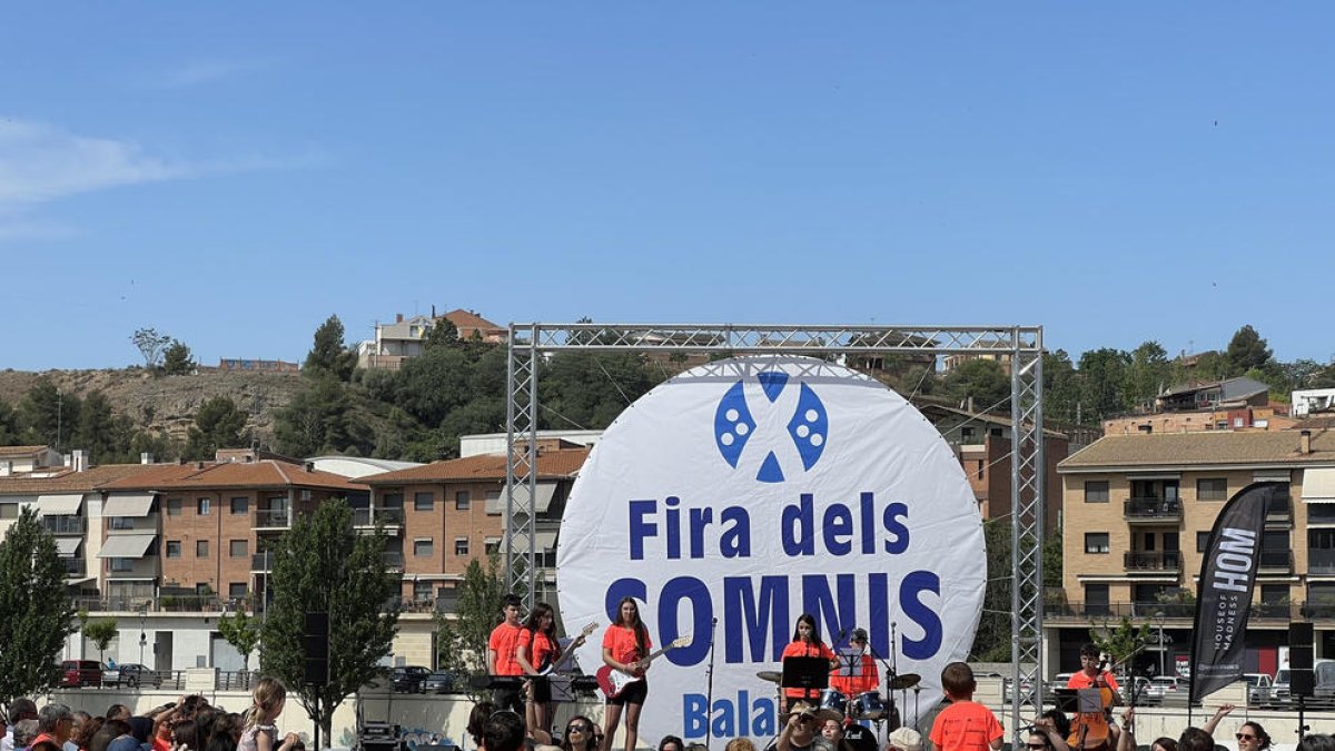 El parque de la Transsegre acogió varias actuaciones tras la caminata. 